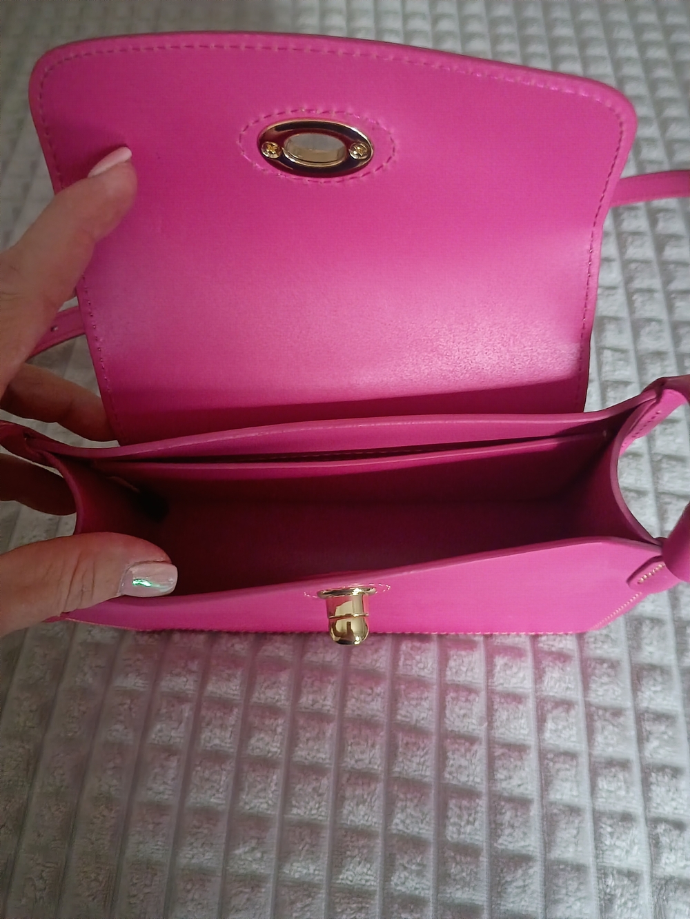 Dooney & Bourke Sweety Leather Crossbody Hobo – Hot Pink – Excellent Condition - Picture 2 of 5